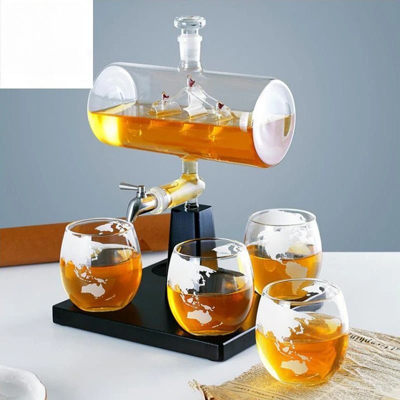 Whiskey Decanter With Antique  - Decanter Globe Set recension och pris